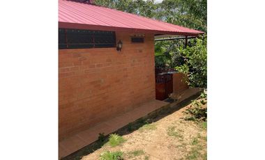 VENTA DE CASA + TERRENO BUEN CLIMA