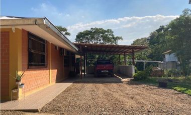 VENTA DE CASA + TERRENO BUEN CLIMA