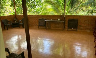 VENTA DE CASA + TERRENO BUEN CLIMA