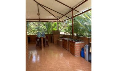 VENTA DE CASA + TERRENO BUEN CLIMA