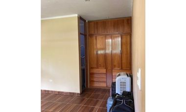 VENTA DE CASA + TERRENO BUEN CLIMA