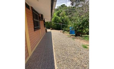 VENTA DE CASA + TERRENO BUEN CLIMA