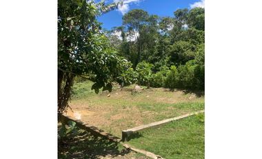 VENTA DE CASA + TERRENO BUEN CLIMA