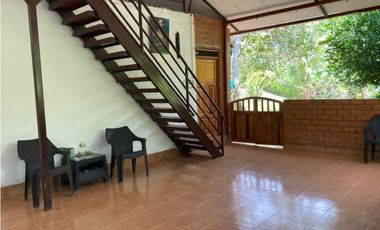 VENTA DE CASA + TERRENO BUEN CLIMA