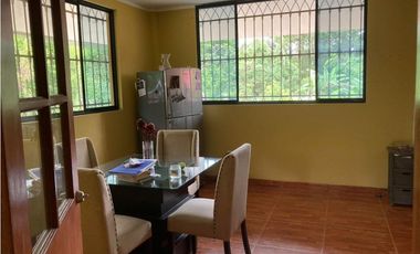 VENTA DE CASA + TERRENO BUEN CLIMA