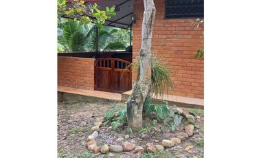 VENTA DE CASA + TERRENO BUEN CLIMA