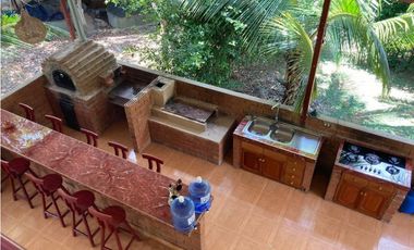 VENTA DE CASA + TERRENO BUEN CLIMA