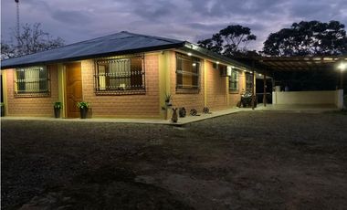 VENTA DE CASA + TERRENO BUEN CLIMA