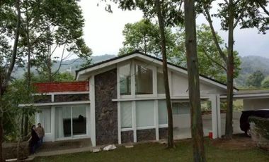 Vila Nyaman di Lembang Dekat Dago atas