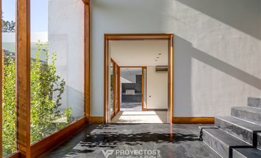 Casa en arriendo de 7 dorm. en Vitacura