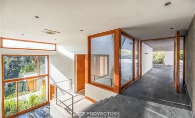 Casa en arriendo de 7 dorm. en Vitacura