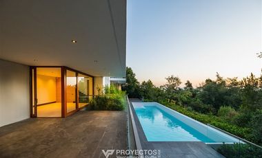 Casa en arriendo de 7 dorm. en Vitacura