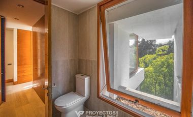 Casa en arriendo de 7 dorm. en Vitacura