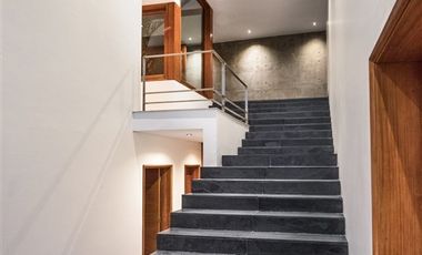Casa en arriendo de 7 dorm. en Vitacura