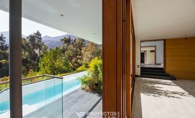 Casa en arriendo de 7 dorm. en Vitacura