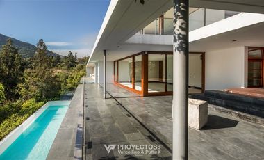 Casa en arriendo de 7 dorm. en Vitacura