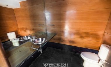 Casa en arriendo de 7 dorm. en Vitacura