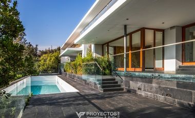 Casa en arriendo de 7 dorm. en Vitacura