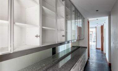 Casa en arriendo de 7 dorm. en Vitacura