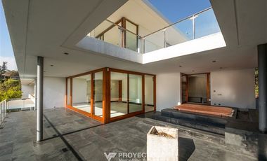 Casa en arriendo de 7 dorm. en Vitacura