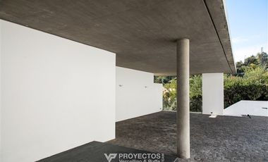 Casa en arriendo de 7 dorm. en Vitacura