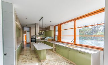 Casa en arriendo de 7 dorm. en Vitacura