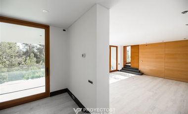 Casa en arriendo de 7 dorm. en Vitacura