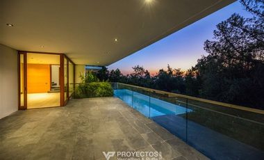 Casa en arriendo de 7 dorm. en Vitacura