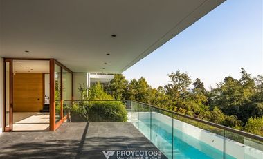 Casa en arriendo de 7 dorm. en Vitacura