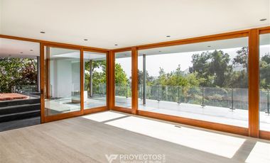 Casa en arriendo de 7 dorm. en Vitacura