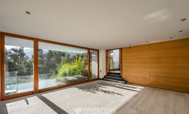 Casa en arriendo de 7 dorm. en Vitacura