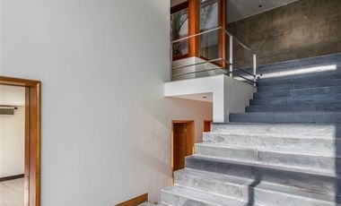 Casa en arriendo de 7 dorm. en Vitacura