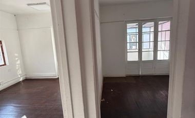 Oportunidad ,living ,3 dormitorios, sala de baño, patio