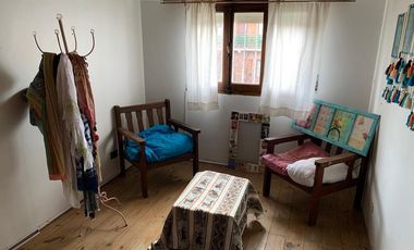 Chalet con patio y parrilla, zona HPC.