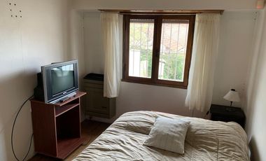 Chalet con patio y parrilla, zona HPC.