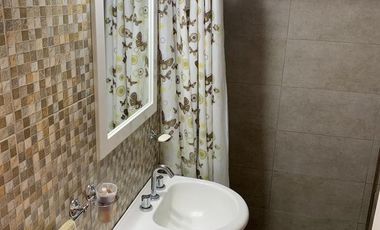 Chalet con patio y parrilla, zona HPC.