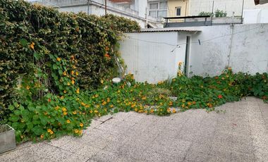 Chalet con patio y parrilla, zona HPC.