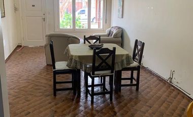 Chalet con patio y parrilla, zona HPC.