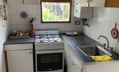 Chalet con patio y parrilla, zona HPC.