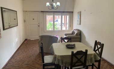 Chalet con patio y parrilla, zona HPC.