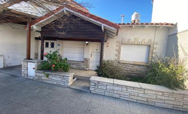 Chalet con patio y parrilla, zona HPC.