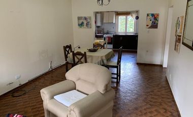 Chalet con patio y parrilla, zona HPC.