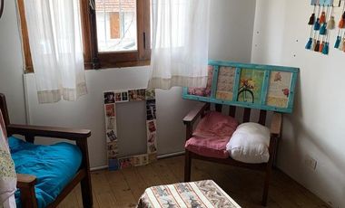 Chalet con patio y parrilla, zona HPC.