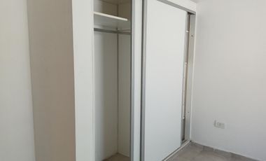 EN VENTA - CASA DOS DORMITORIOS CON JARDIN Y COCHERA - FUNES