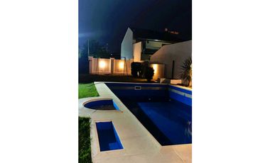Venta casa 6 AMB paso del rey centro
