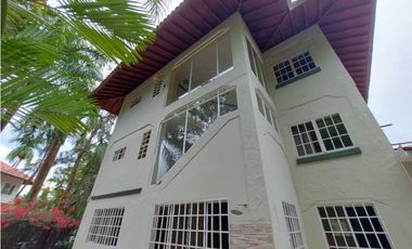 EN VENTA DE OPORTUNIDAD CASA EN ALBROOK