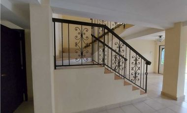 EN VENTA DE OPORTUNIDAD CASA EN ALBROOK