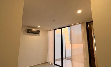 Casa de dos cuartos, sin amueblar, en Residencial.