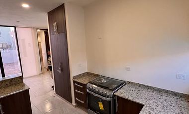 Casa de dos cuartos, sin amueblar, en Residencial.
