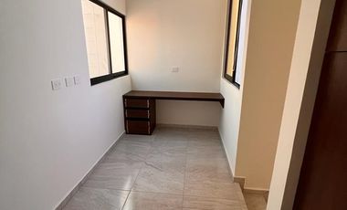 Casa de dos cuartos, sin amueblar, en Residencial.